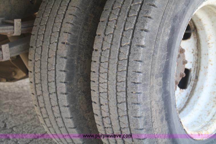 image for item F2623 1996 Isuzu NPR box truck