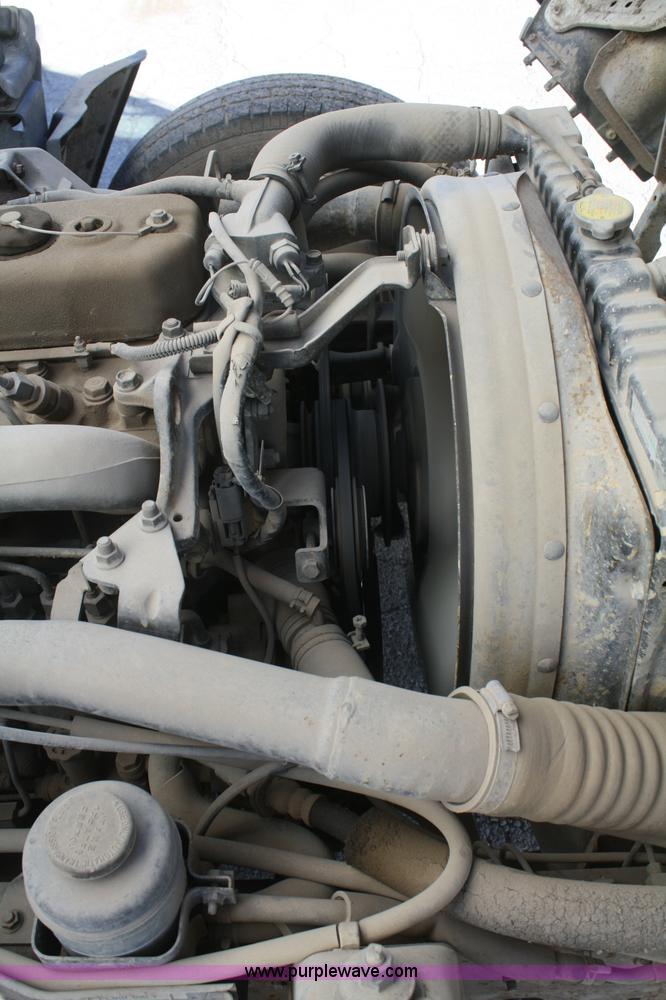 image for item F2623 1996 Isuzu NPR box truck