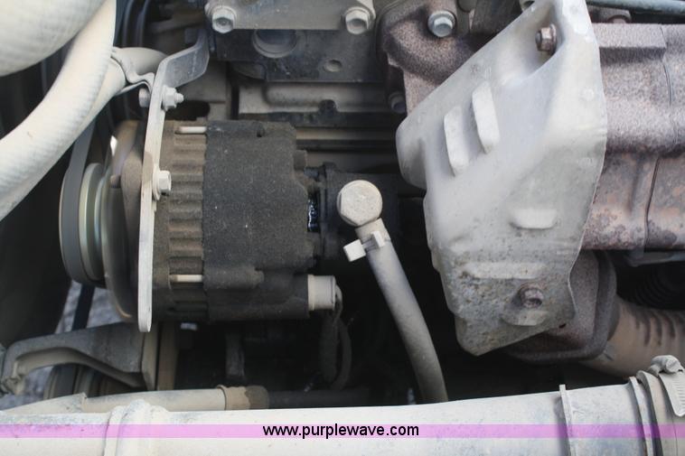 image for item F2623 1996 Isuzu NPR box truck