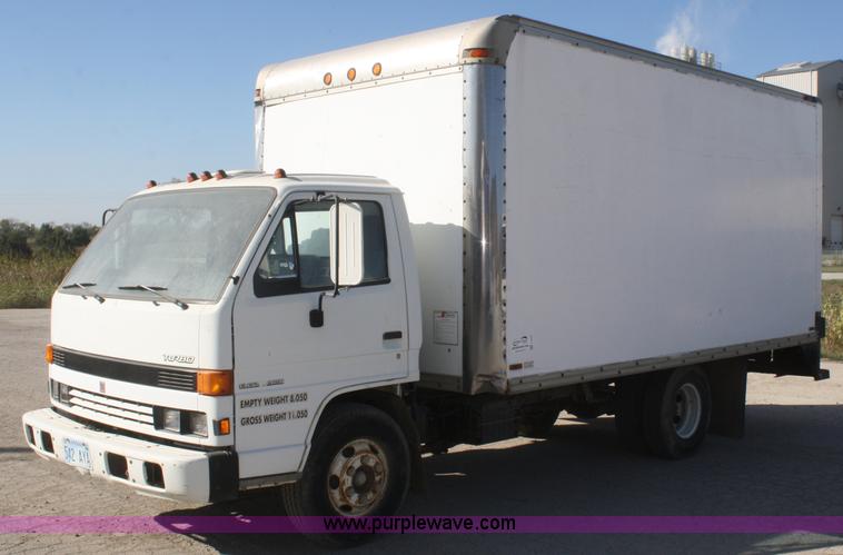 image for item F2624 1990 Isuzu box truck