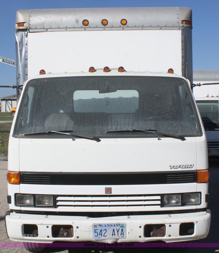 image for item F2624 1990 Isuzu box truck