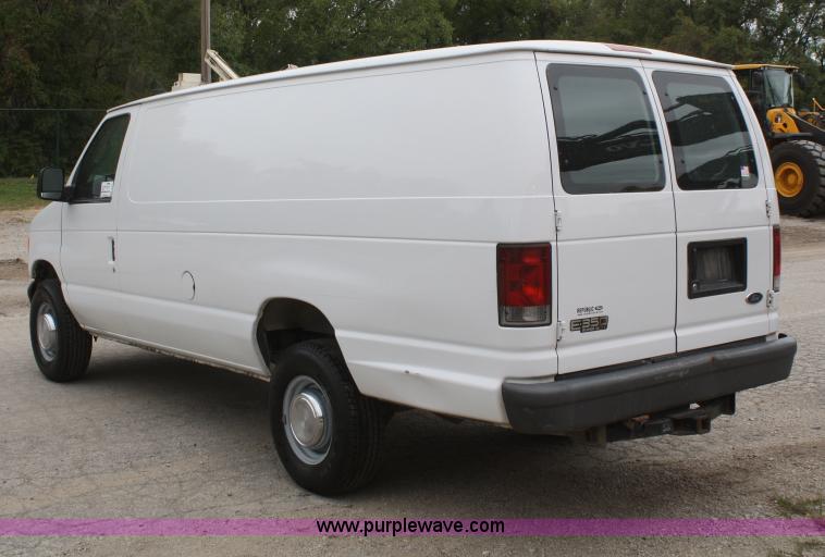 image for item F2634 2004 Ford Econoline E350 extended cargo van