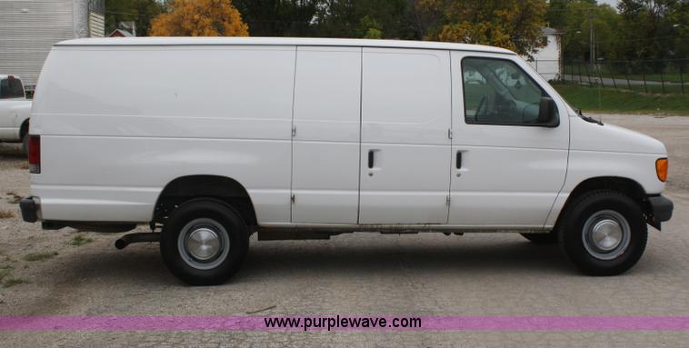 image for item F2634 2004 Ford Econoline E350 extended cargo van