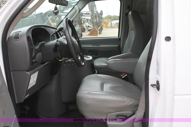 image for item F2634 2004 Ford Econoline E350 extended cargo van