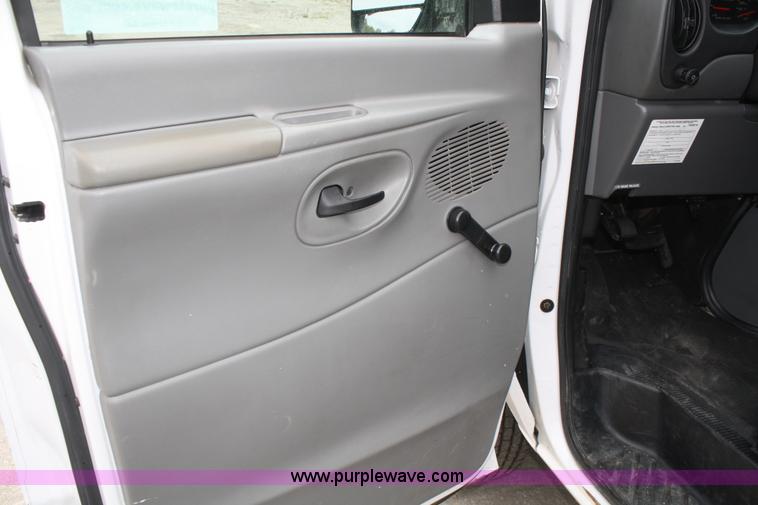 image for item F2634 2004 Ford Econoline E350 extended cargo van
