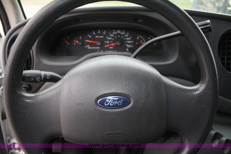 image for item F2634 2004 Ford Econoline E350 extended cargo van