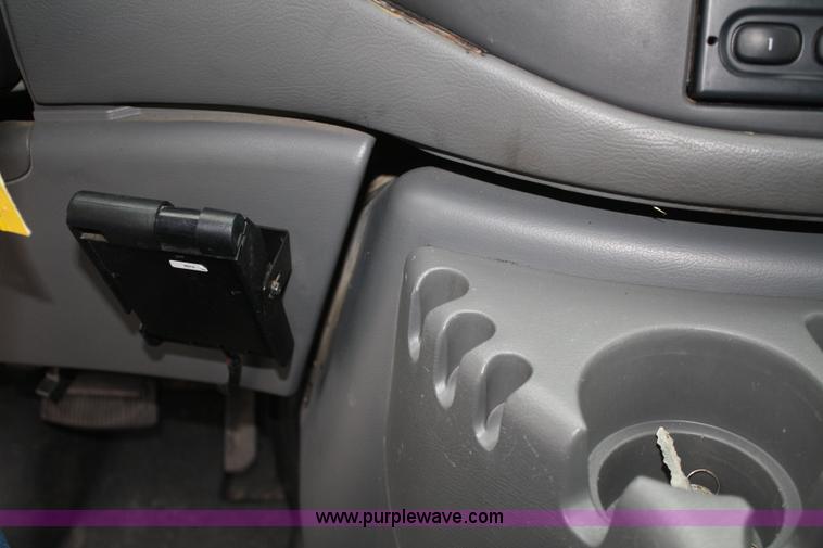 image for item F2634 2004 Ford Econoline E350 extended cargo van