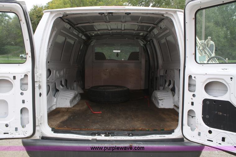image for item F2634 2004 Ford Econoline E350 extended cargo van