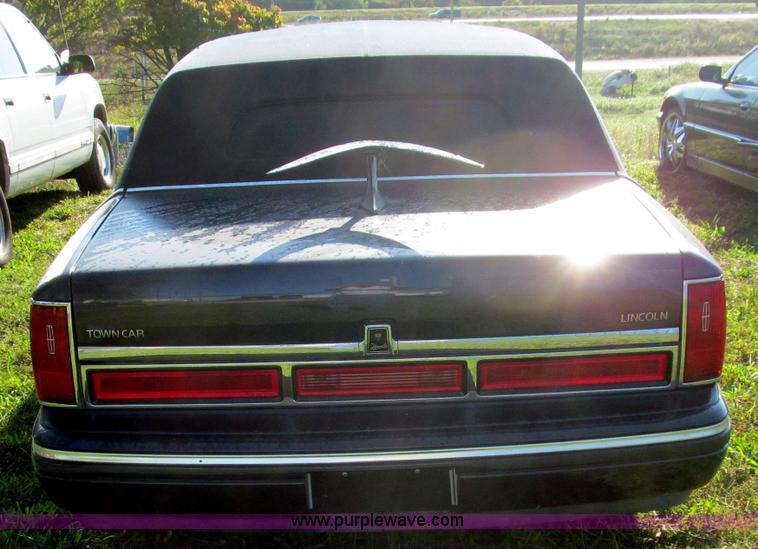 image for item F4598 1997 Lincoln Town Car Executive stretch limousine