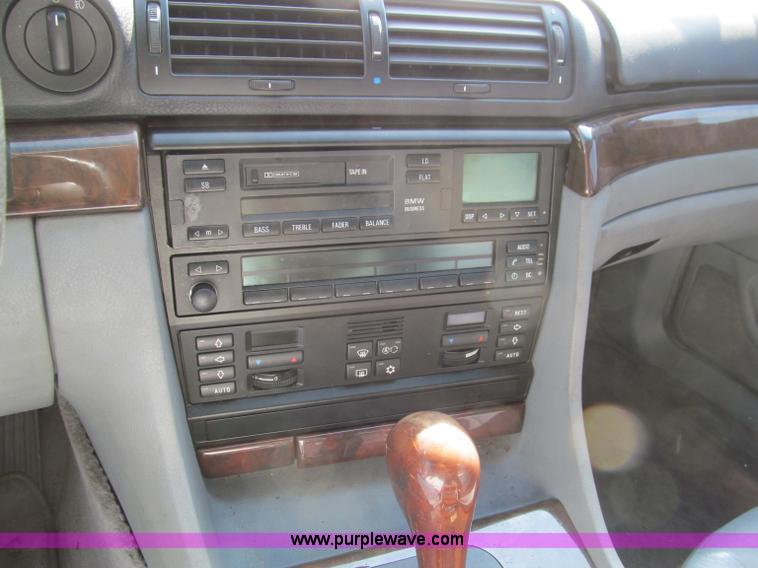 image for item F4599 1995 BMW 740i