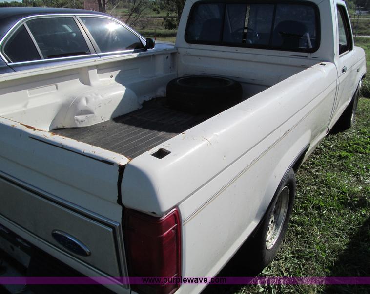 image for item F4600 1991 Ford Ranger XLT pickup truck