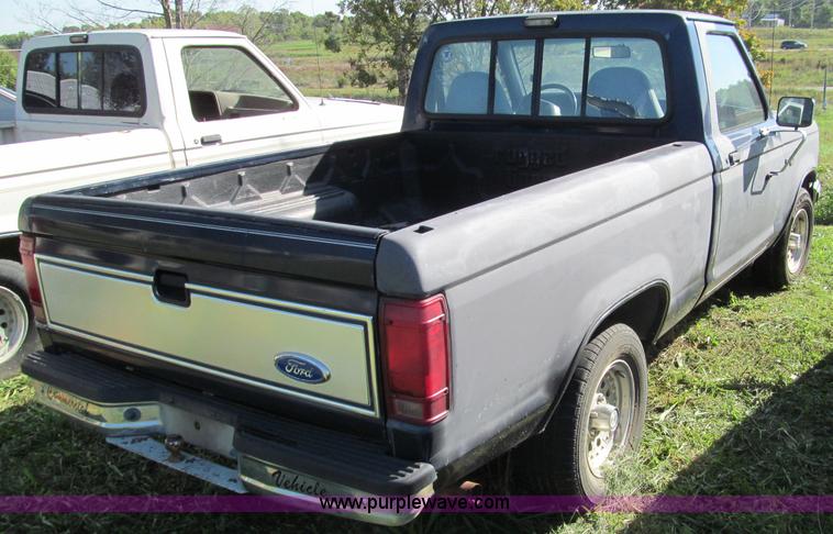 image for item F4601 1992 Ford Ranger XLT pickup truck