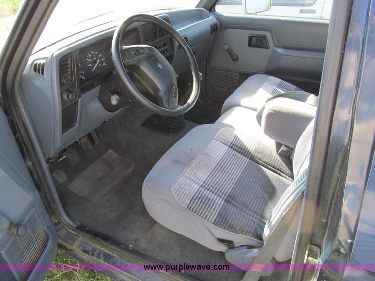 image for item F4601 1992 Ford Ranger XLT pickup truck