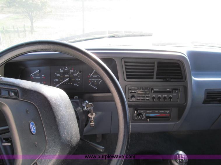image for item F4601 1992 Ford Ranger XLT pickup truck