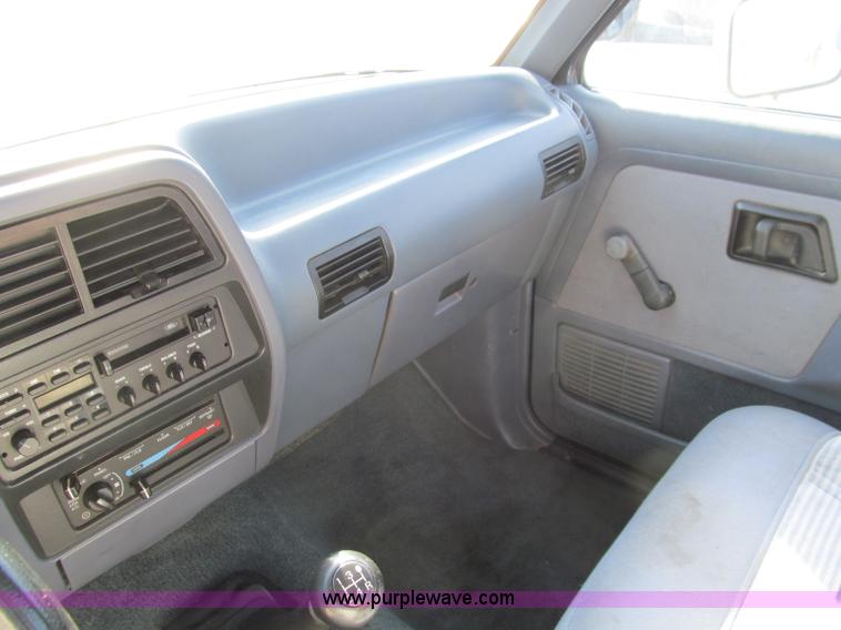 image for item F4601 1992 Ford Ranger XLT pickup truck