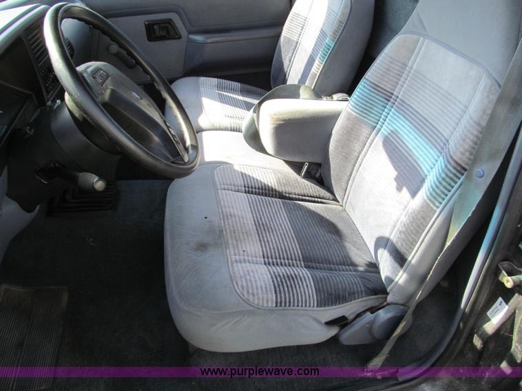 image for item F4601 1992 Ford Ranger XLT pickup truck