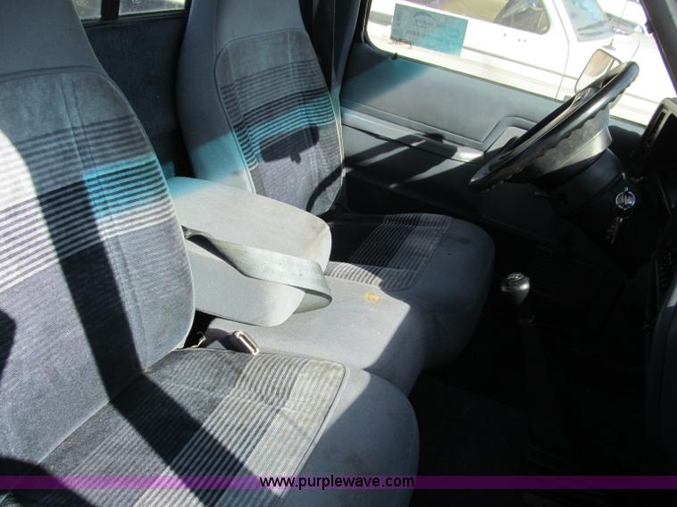 image for item F4601 1992 Ford Ranger XLT pickup truck