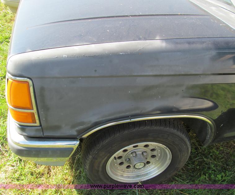 image for item F4601 1992 Ford Ranger XLT pickup truck