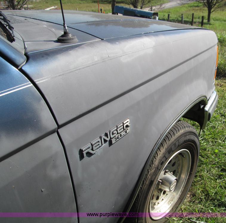 image for item F4601 1992 Ford Ranger XLT pickup truck