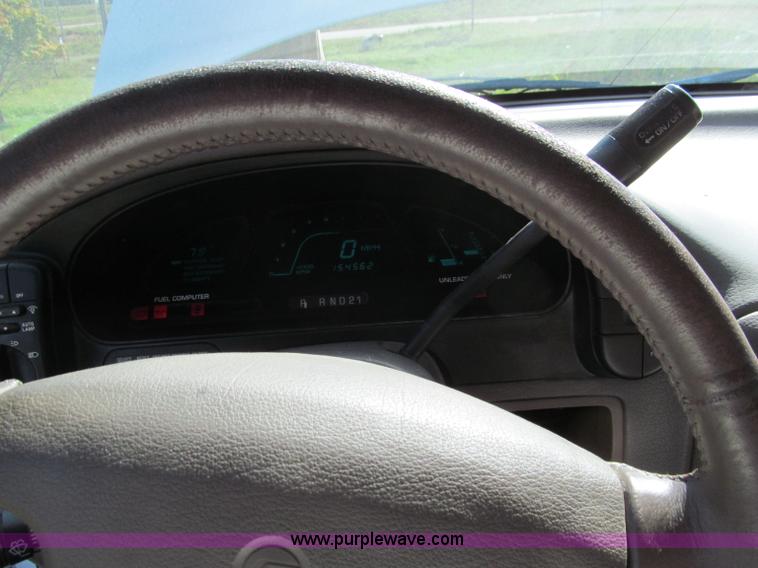 image for item F4602 1993 Mercury Villager LS mini van