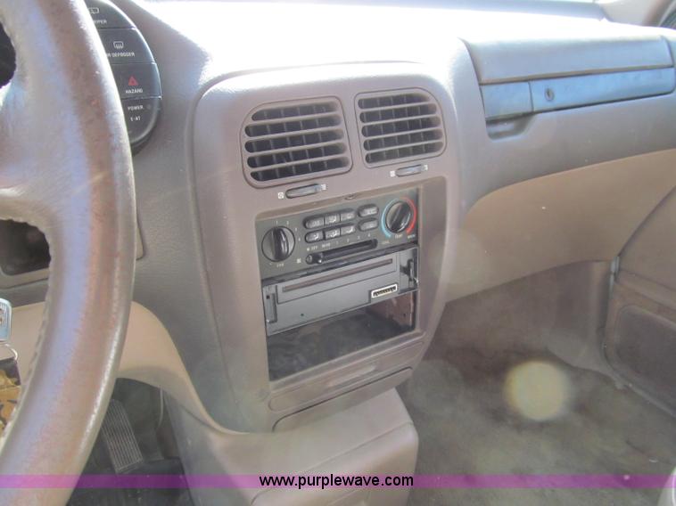 image for item F4602 1993 Mercury Villager LS mini van