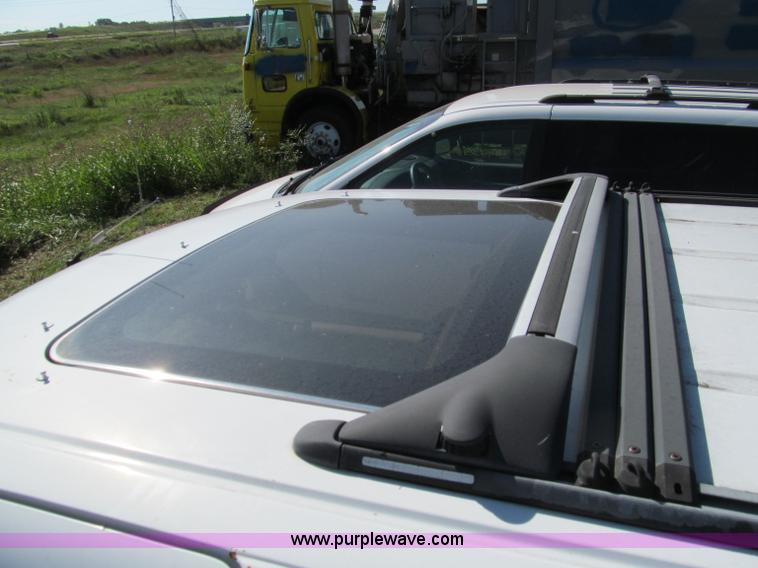 image for item F4602 1993 Mercury Villager LS mini van