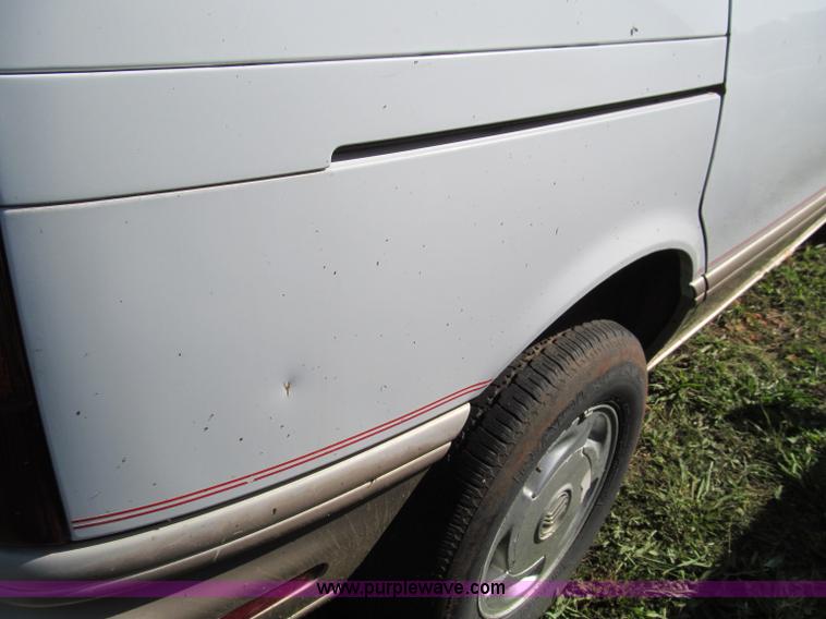 image for item F4602 1993 Mercury Villager LS mini van