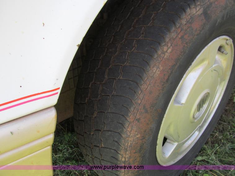 image for item F4602 1993 Mercury Villager LS mini van