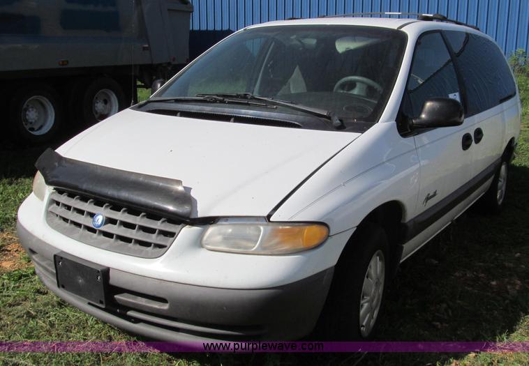 image for item F4603 1998 Plymouth Grand Voyager SE mini van