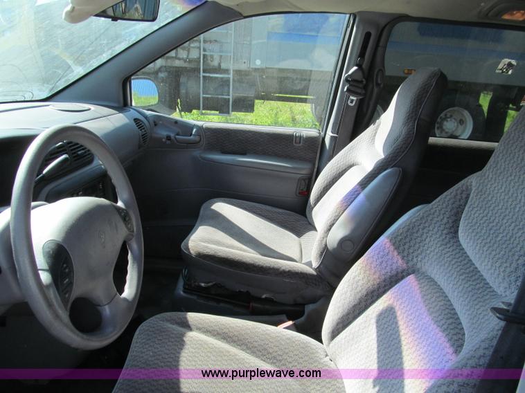 image for item F4603 1998 Plymouth Grand Voyager SE mini van