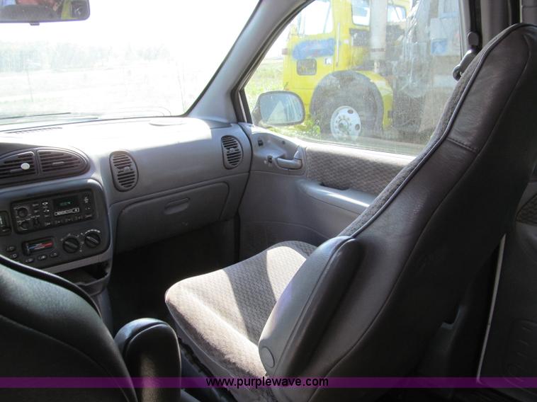 image for item F4603 1998 Plymouth Grand Voyager SE mini van