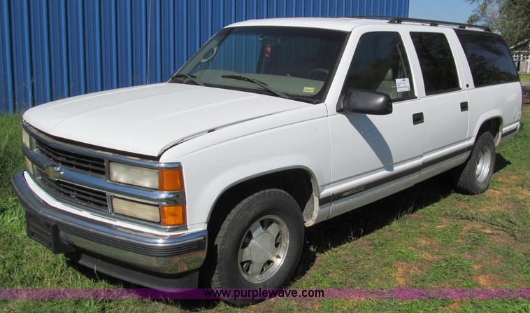 image for item F4604 1999 Chevrolet Suburban 1500 SUV