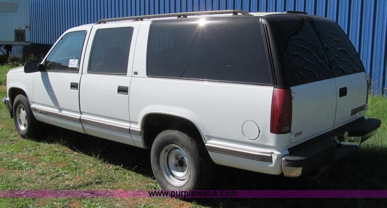 image for item F4604 1999 Chevrolet Suburban 1500 SUV