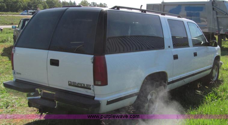 image for item F4604 1999 Chevrolet Suburban 1500 SUV