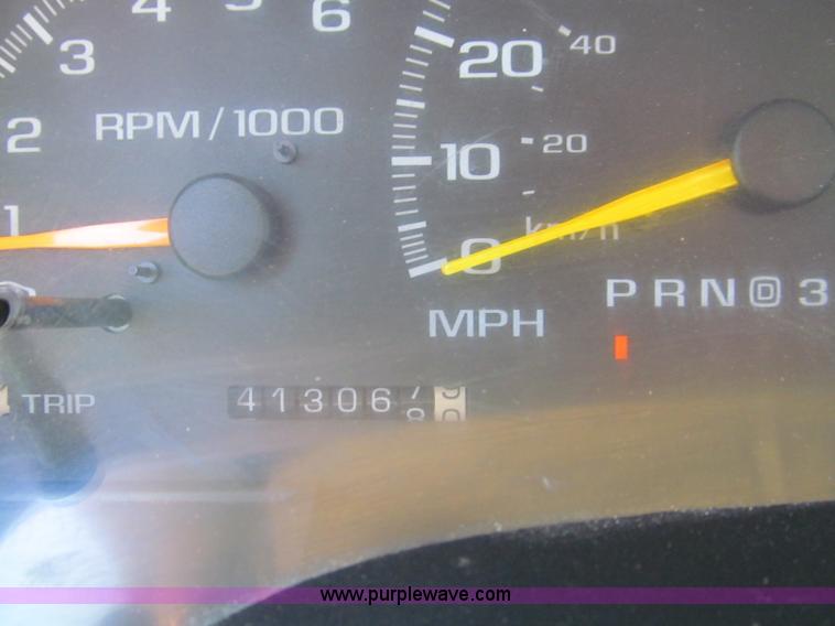 image for item F4604 1999 Chevrolet Suburban 1500 SUV