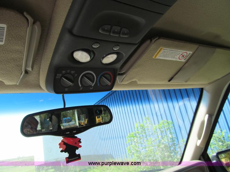 image for item F4604 1999 Chevrolet Suburban 1500 SUV