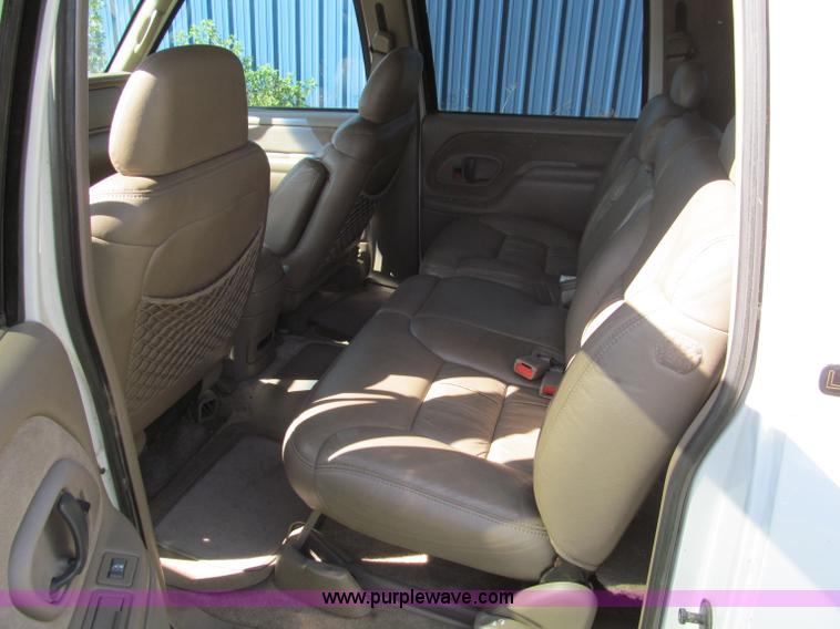 image for item F4604 1999 Chevrolet Suburban 1500 SUV