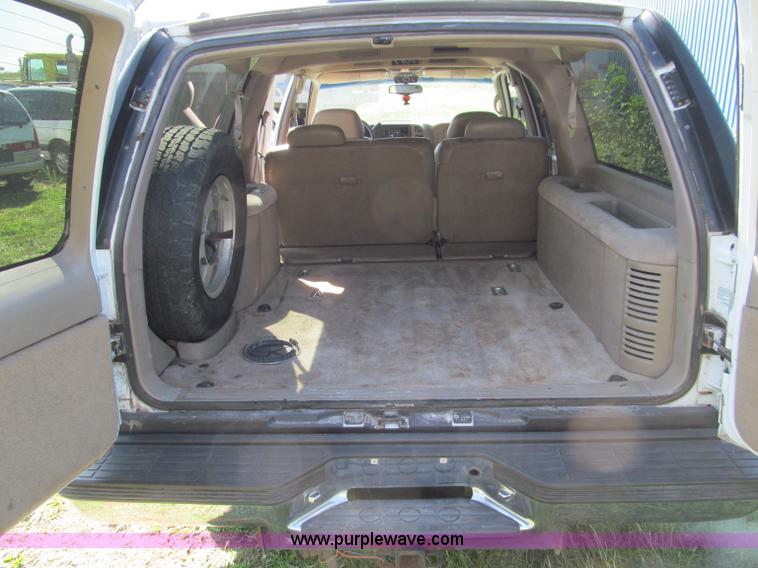 image for item F4604 1999 Chevrolet Suburban 1500 SUV
