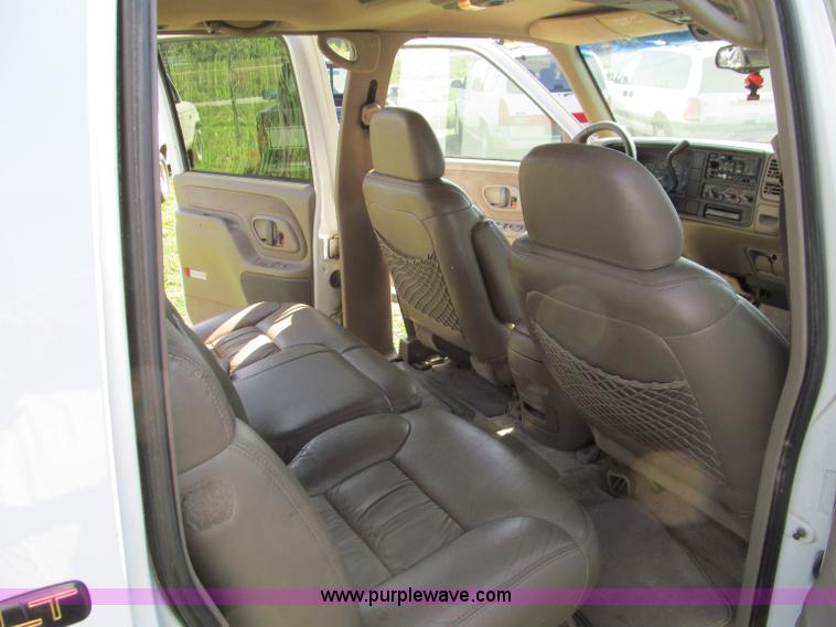 image for item F4604 1999 Chevrolet Suburban 1500 SUV