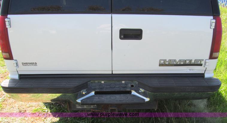 image for item F4604 1999 Chevrolet Suburban 1500 SUV