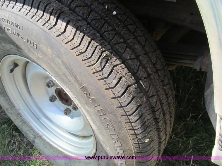 image for item F4604 1999 Chevrolet Suburban 1500 SUV