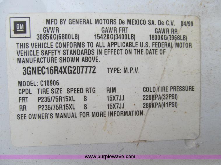 image for item F4604 1999 Chevrolet Suburban 1500 SUV