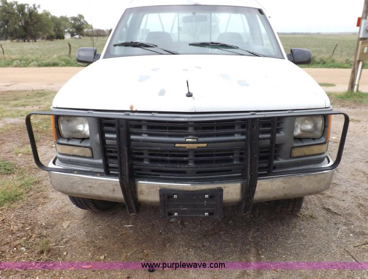 image for item F6100 1995 Chevrolet Cheyenne C2500 flatbed pickup truck