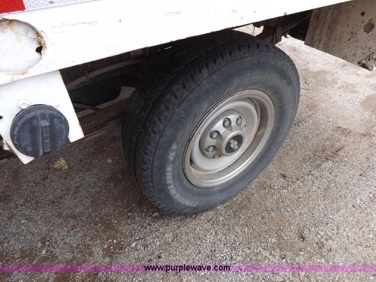 image for item F6100 1995 Chevrolet Cheyenne C2500 flatbed pickup truck