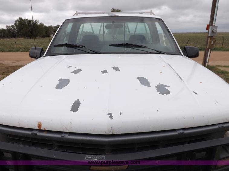 image for item F6100 1995 Chevrolet Cheyenne C2500 flatbed pickup truck