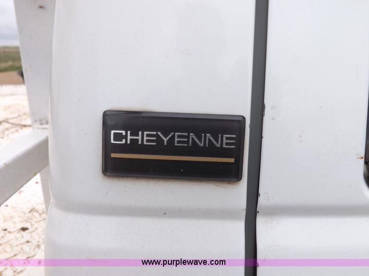 image for item F6100 1995 Chevrolet Cheyenne C2500 flatbed pickup truck