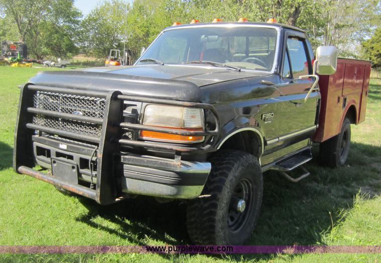 image for item F6527 1997 Ford F350 pickup truck