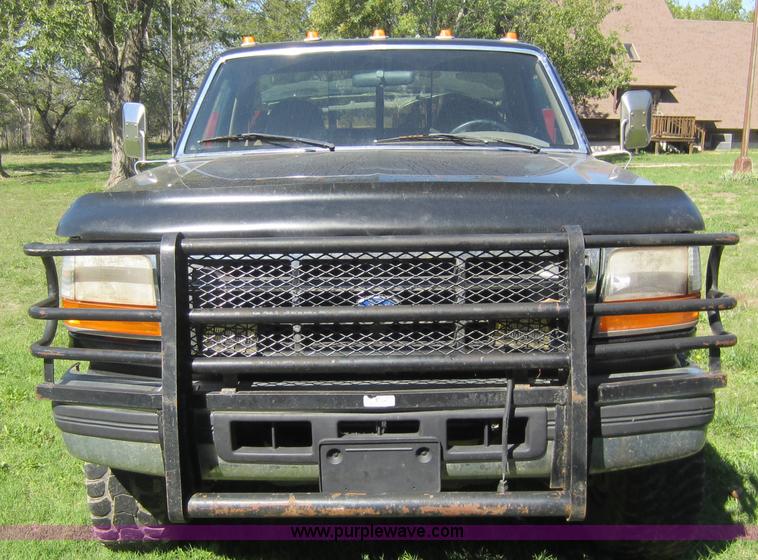 image for item F6527 1997 Ford F350 pickup truck