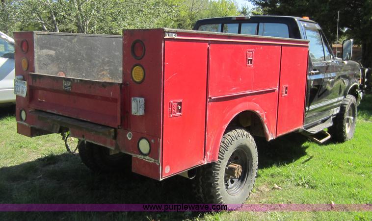 image for item F6527 1997 Ford F350 pickup truck