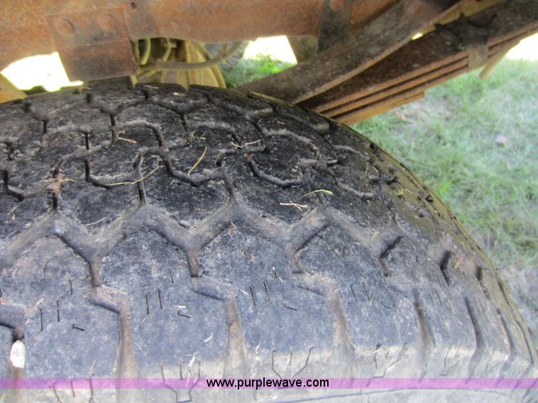 image for item F6527 1997 Ford F350 pickup truck